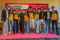 Parte del equipo, con sus directores Parte del equipo, con sus directores