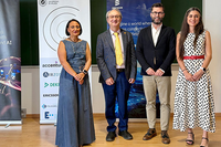 Representantes institucionales posan en el acto de entrega de los premios que sse celebró en la Escuela de Ingenierías Industriales