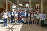 Todos los premiados posan con el rector, el vicerrector de Doctorado y la directora de la Escuela de Doctorado