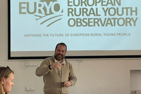 El profesor de la Facultad de Económicas Mariano Soler, actual vicepresidente del Observatorio Europeo de la Juventud Rural, en la reunión mantenida en Polonia