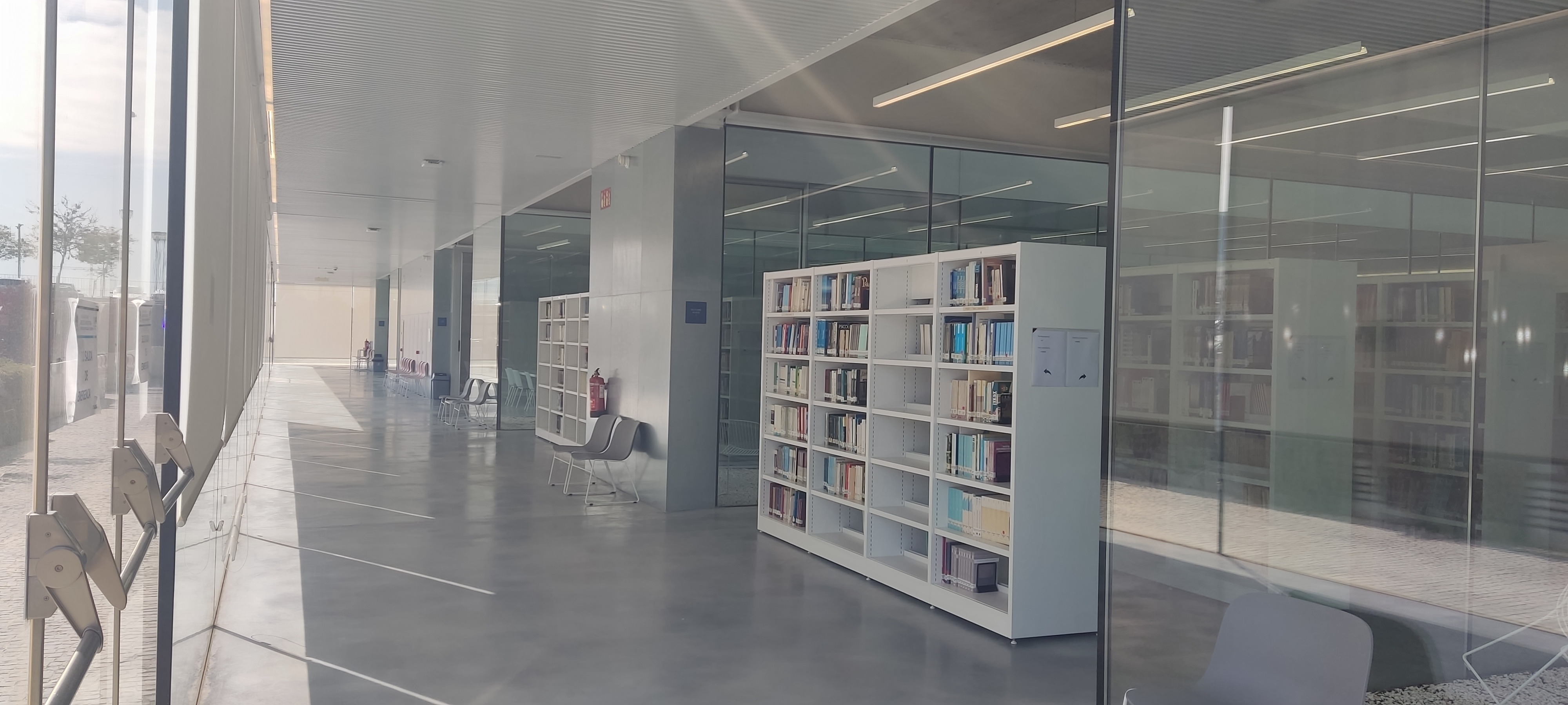Foto de la sala de la biblioteca