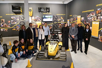 Autoridades, comisarios y parte del equipo