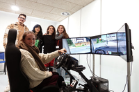 La Universidad de Málaga cuenta con un simulador de conducción en el laboratorio en la Facultad de Ciencias de la Salud en el que la persona examinada podrá realizar un recorrido virtual, de una hora 