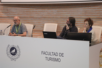 Casimiro Torreiro, Alejandro Alvarado y Concha Barquero durante la ponencia