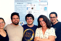 Los cientificos de la UMA que participan en esta investigacIon posan delante del poster ganador