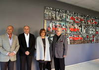 Eugenio Chicano dona el mural "Cadena de Montaje" a la Facultad de Económicas