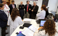 Visita al centro de investigación médico Sanitarias