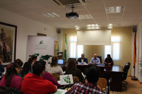 Durante la sesión del Taller "Moda de Recreación Histórica"