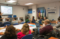 Taller formativo sobre 'crowdfunding' para investigadores en el edificio de la OTRI