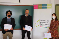 Ismael Pablo Soler García,  Germán Gémar Castillo y Vanesa Guzmán Parra, ganadores del primer premio en la categoría dirigida a investigadores