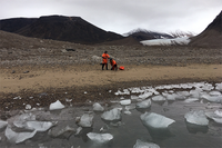 Los científicos de la UMA toman muestras en  su nueva expedición al Ártico