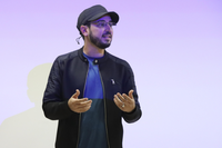 Andrew Hernández impartiendo su taller en la Facultad de Ciencias de la Comunicación