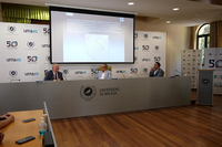 Un instante de la presentación con el alcalde, el rector y el investigador José Suárez