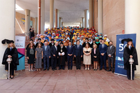 Autoridades y participantes en la ceremonia de inauguración