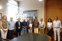 Las autoridades institucinales posan en el Rectorado durante la lectura del manifiesto