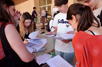 Alumnado preparando las pruebas del año pasado