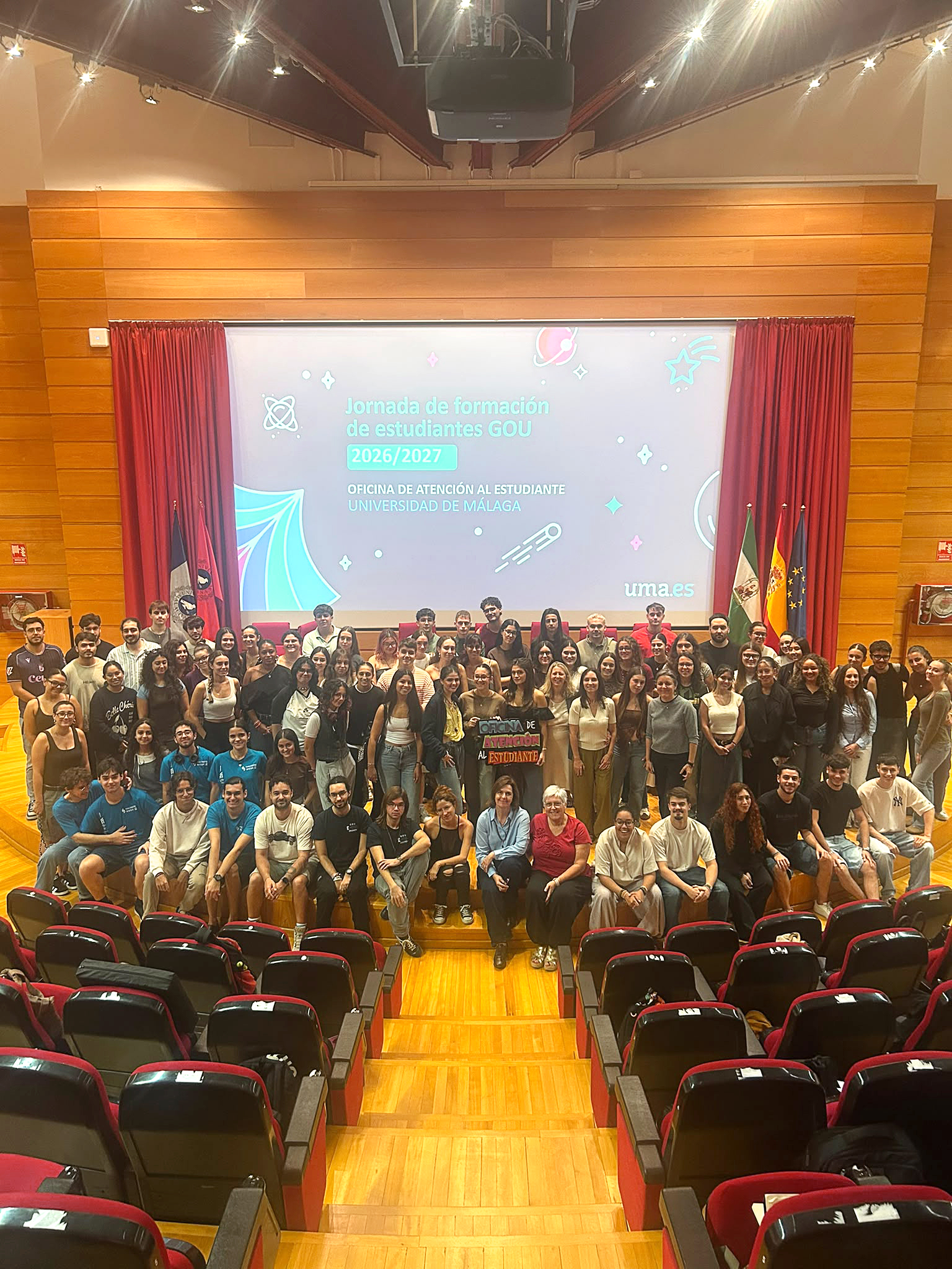 Hemos acogido la Jornada de Formación de Estudiantes GOU, organizada por el @vestudiantesuma en el Aula Magna de @facderechouma.

🙋‍♀️ La jornada ha reunido a 85 estudiantes de las facultades y escuelas de la UMA que colaborarán en la acogida, orientación y acompañamiento del alumnado, especialmente de quienes se incorporan por primera vez a la Universidad.

Durante la sesión se han presentado las actividades en las que podrán participar, como jornadas de puertas abiertas, visitas de centros educativos, ferias o actividades de bienvenida. 

¡Esperamos que disfrutéis mucho de la experiencia! 😊