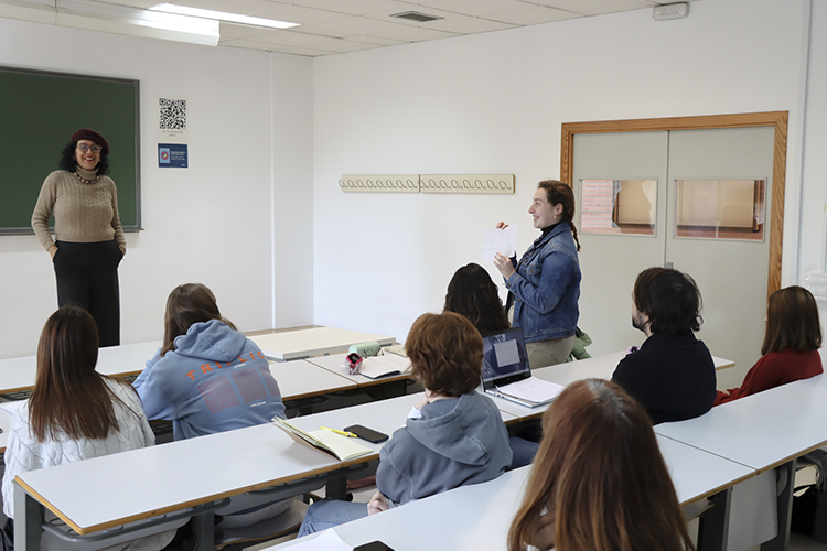 Alumnado participando en las dinámicas del taller 