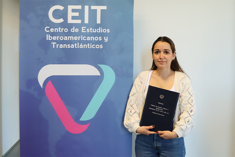 Genoveva Novas Martín, auotra de la tesis "Prensa en lengua inglesa y residentes británicos en la Costa del Sol"