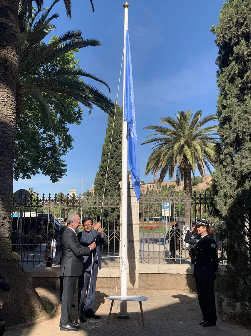 Izado bandera UN House
