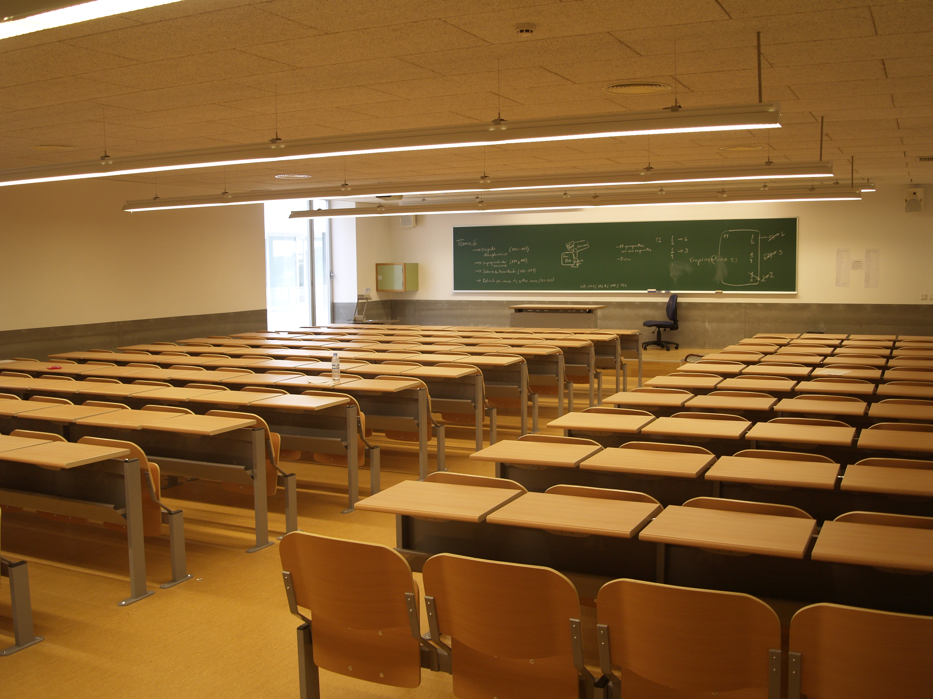 FACULTAD DE COMERCIO Y GESTIÓN - AULAS DOCENCIA ...